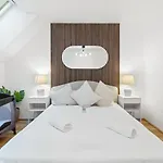 Fast Wifi I 3 Min Walk To Metro I On-Site Parking For 19,90 Eur