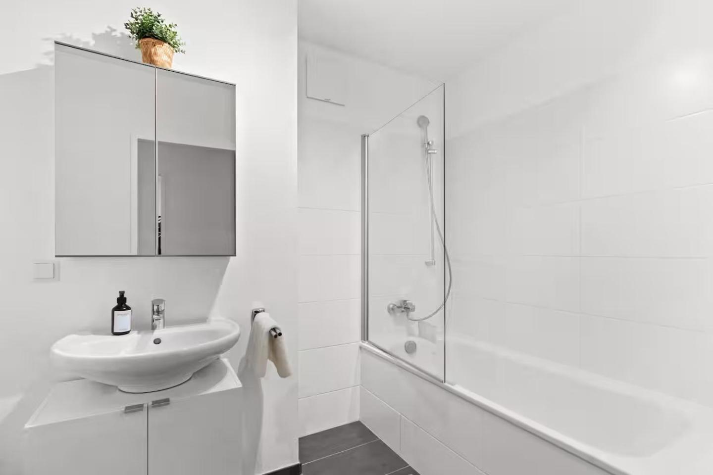 Fast Wifi I 3 Min Walk To Metro I On-site Parking For 19,90 Eur Appartement Wenen