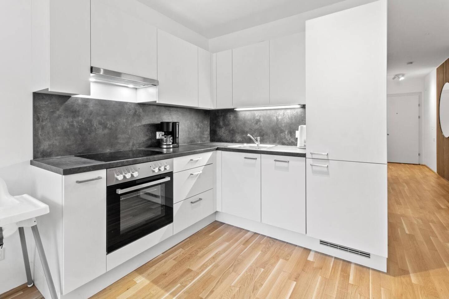 Appartement Fast Wifi I 3 Min Walk To Metro I On-site Parking For 19,90 Eur